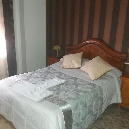 Hostal Texas 2 Фуэнтес-де-Эбро Экстерьер фото