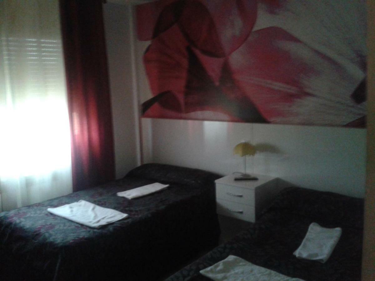 Hostal Texas 2 Фуэнтес-де-Эбро Экстерьер фото