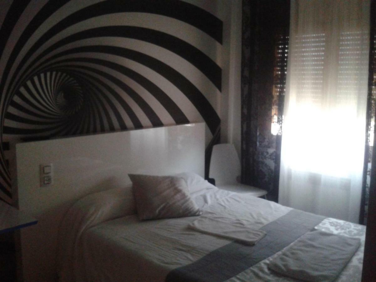 Hostal Texas 2 Фуэнтес-де-Эбро Экстерьер фото