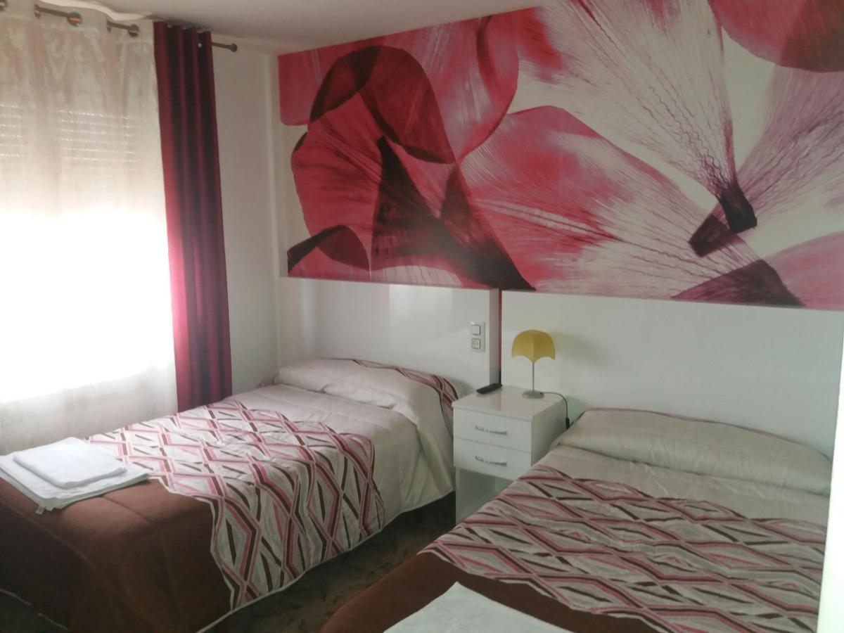 Hostal Texas 2 Фуэнтес-де-Эбро Экстерьер фото