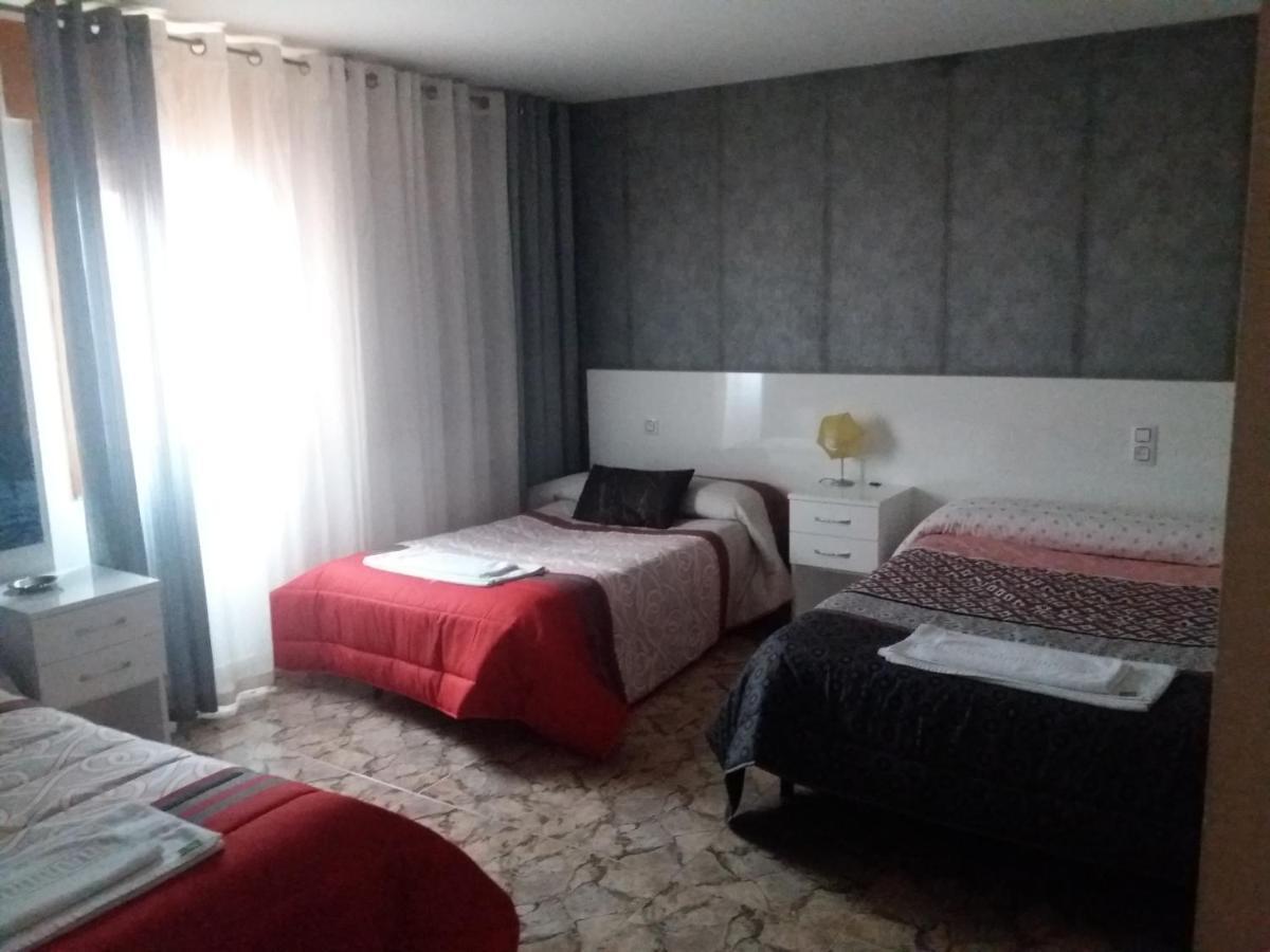 Hostal Texas 2 Фуэнтес-де-Эбро Экстерьер фото