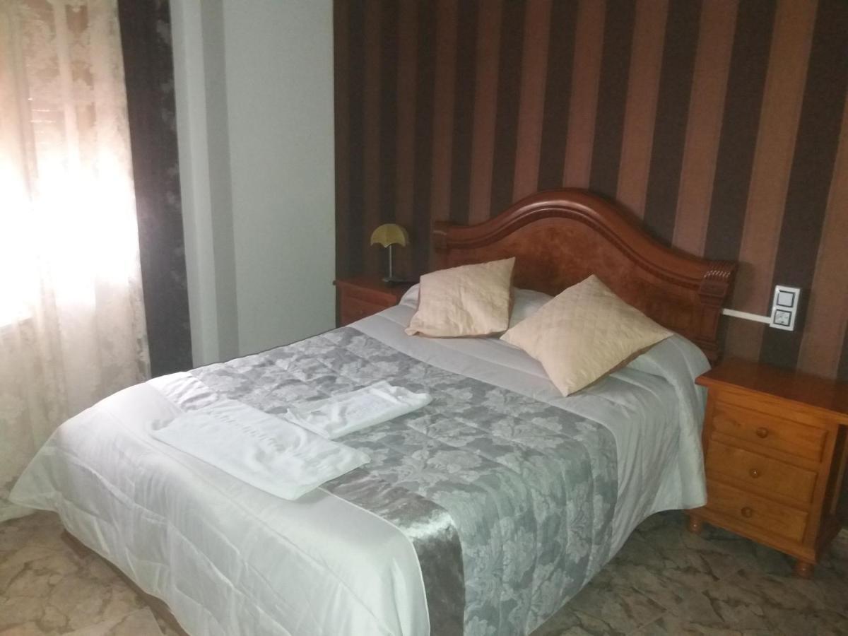 Hostal Texas 2 Фуэнтес-де-Эбро Экстерьер фото